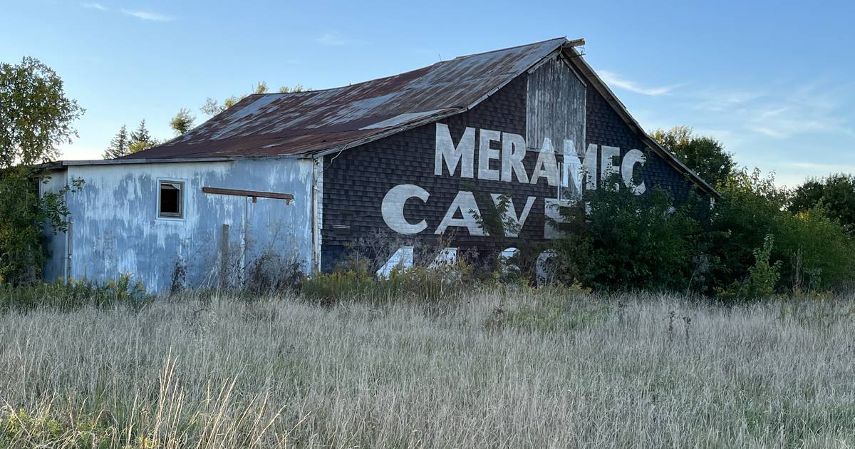 Meramec Caverns barn advertisement