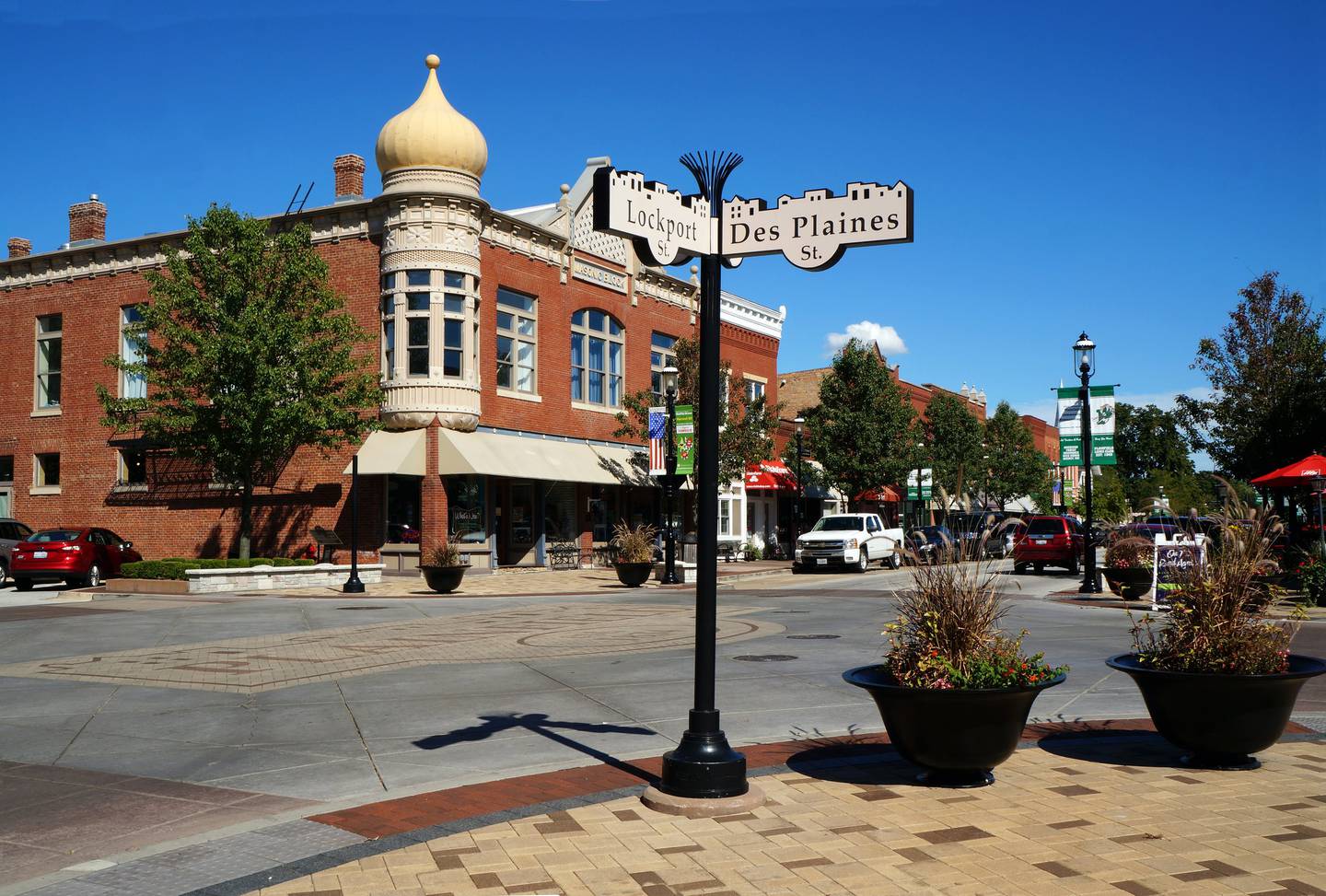 PLAINFIELD, ILLINOIS / UNITED STATES - SEPTEMBER 20, 2015: Street signs mark the corner of Lockport and Des Plaines Streets, in the heart of downtown Plainfield.