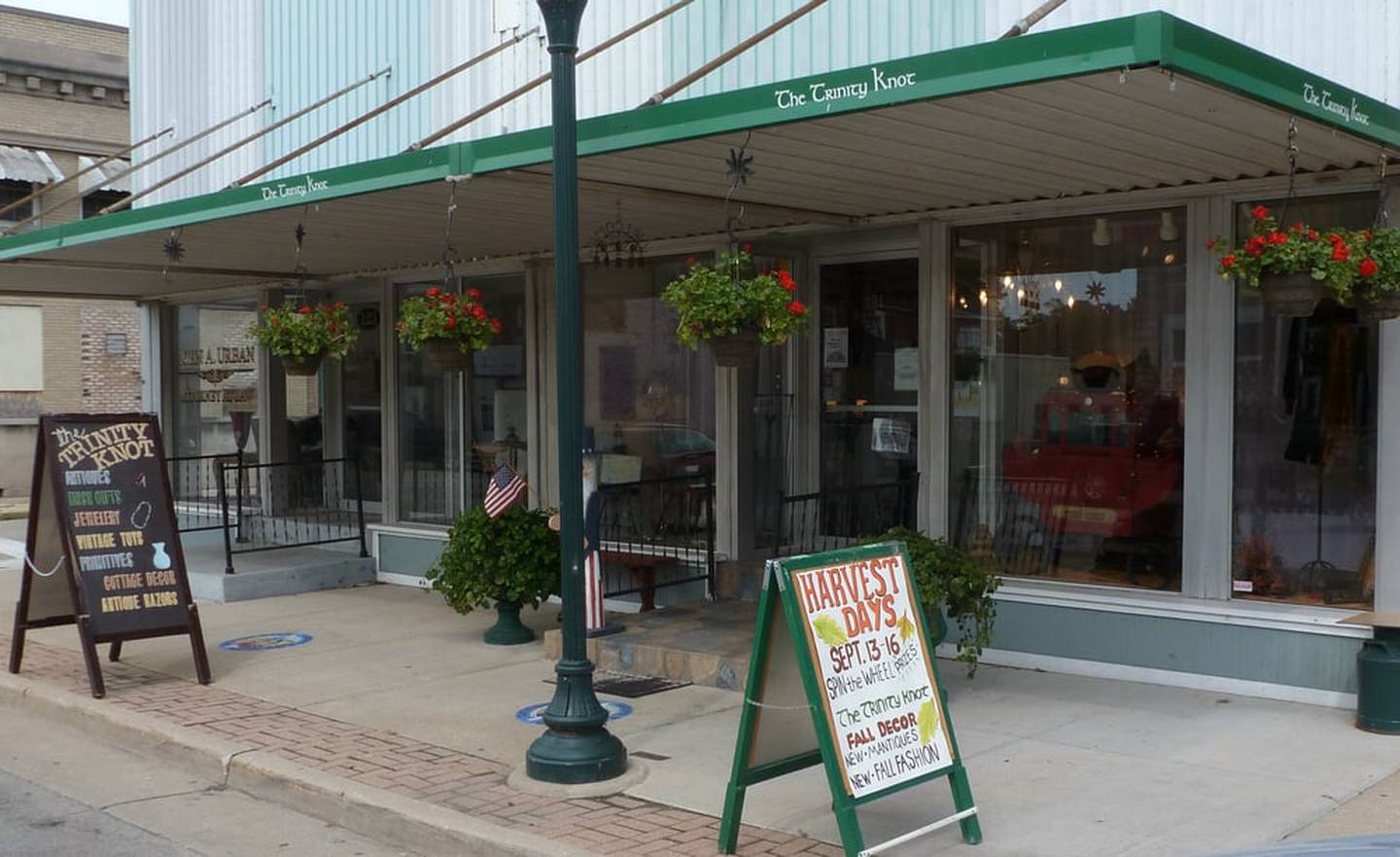 For Holiday Shopping On Route 66, Head To Wilmington’s Water Street